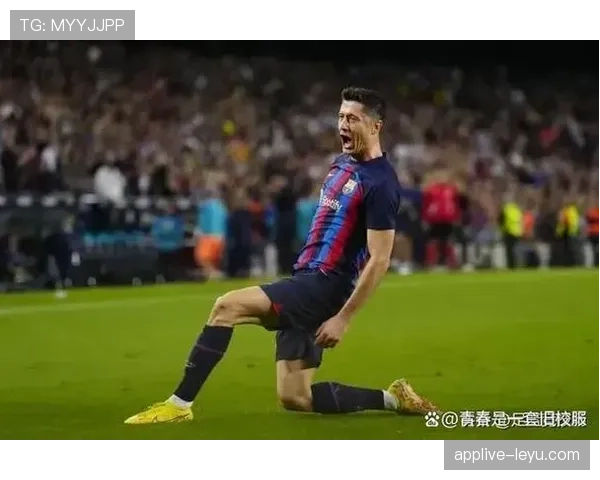 莱万多夫斯基状态稳健，助球队强势冲击积分榜首位