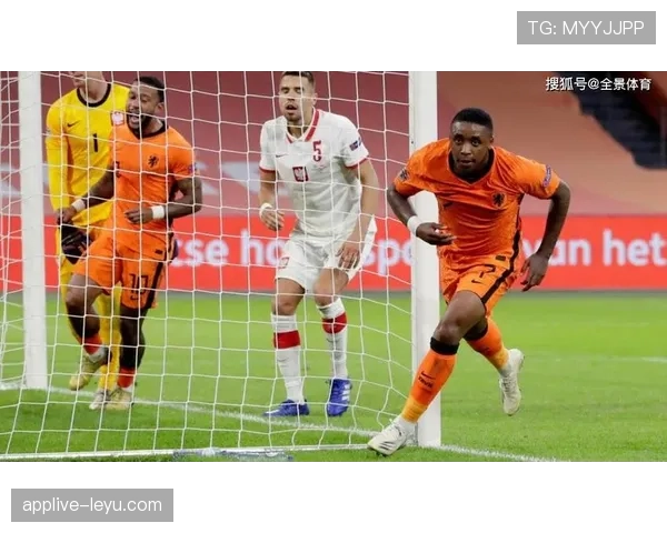 范戴克后场长传进攻中的战术枢纽作用解析