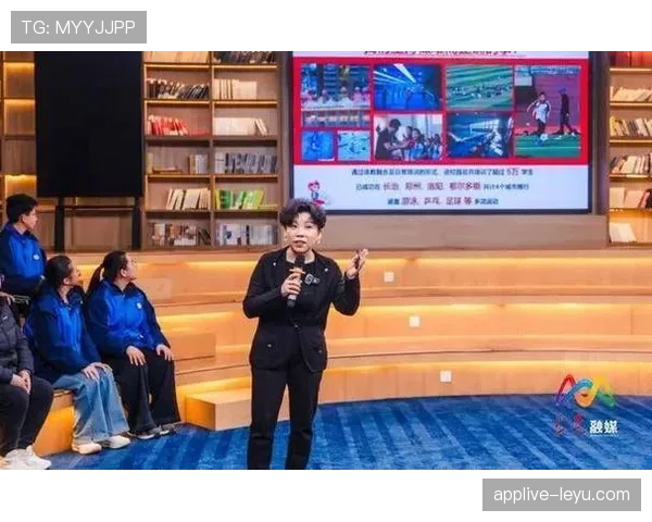 邓亚萍拎着名牌包走进球馆那一刻，我差点以为自己走进了红毯